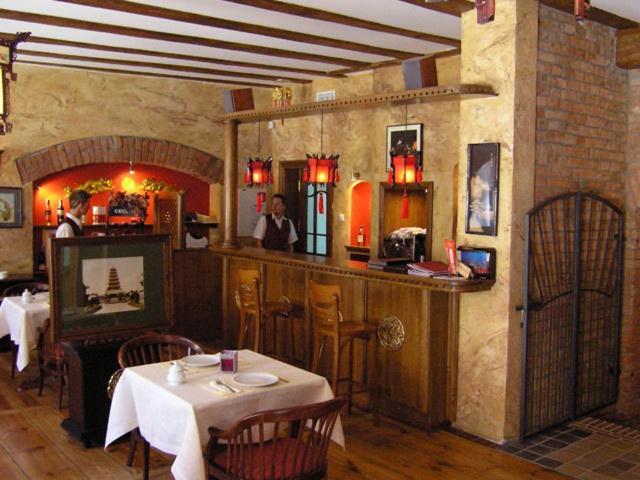 Hotel Zajazd Kultury, Dawniej Pocztowy Zielona Gora  Ngoại thất bức ảnh