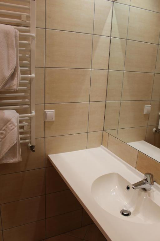 Hotel Zajazd Kultury, Dawniej Pocztowy Zielona Gora  Ngoại thất bức ảnh