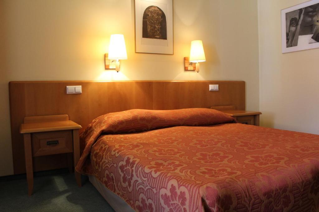 Hotel Zajazd Kultury, Dawniej Pocztowy Zielona Gora  Ngoại thất bức ảnh