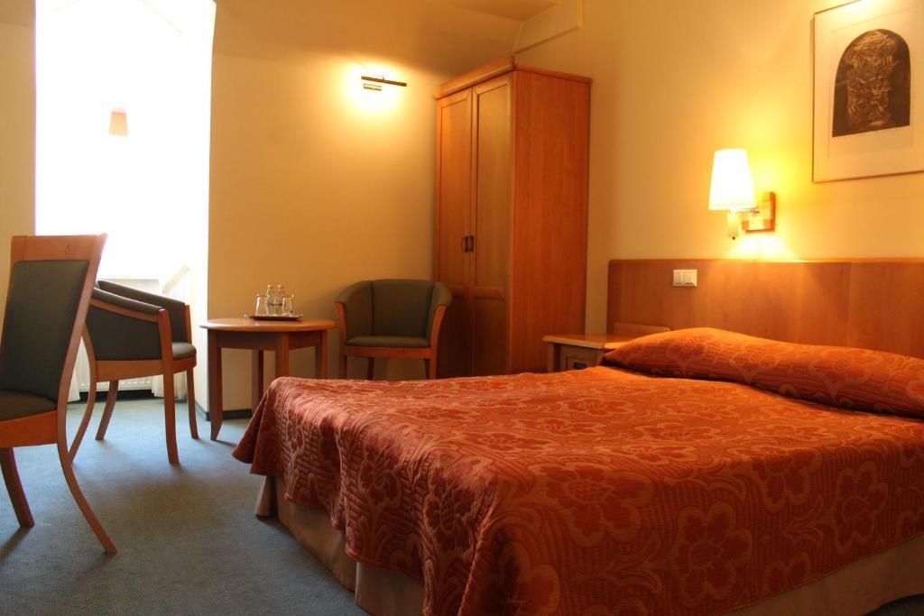 Hotel Zajazd Kultury, Dawniej Pocztowy Zielona Gora  Ngoại thất bức ảnh