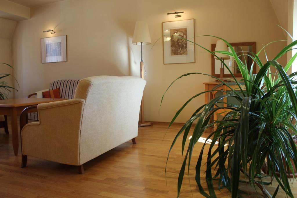 Hotel Zajazd Kultury, Dawniej Pocztowy Zielona Gora  Ngoại thất bức ảnh